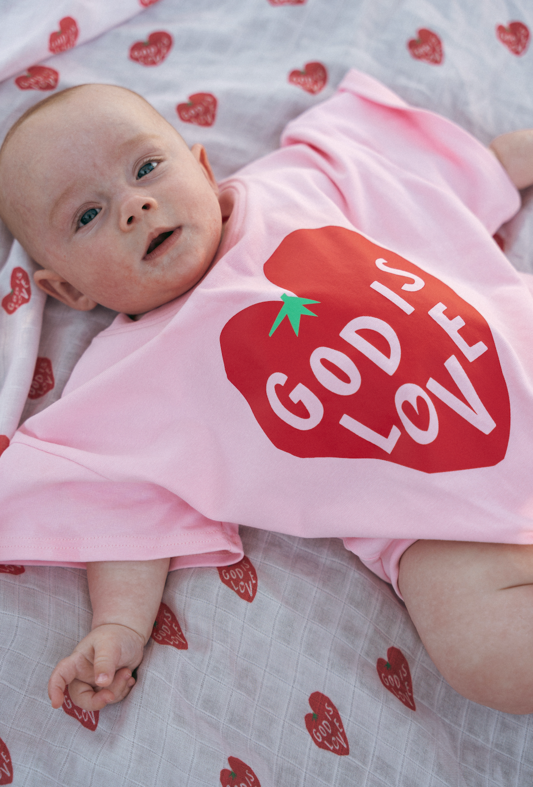 God is love romper - Pink