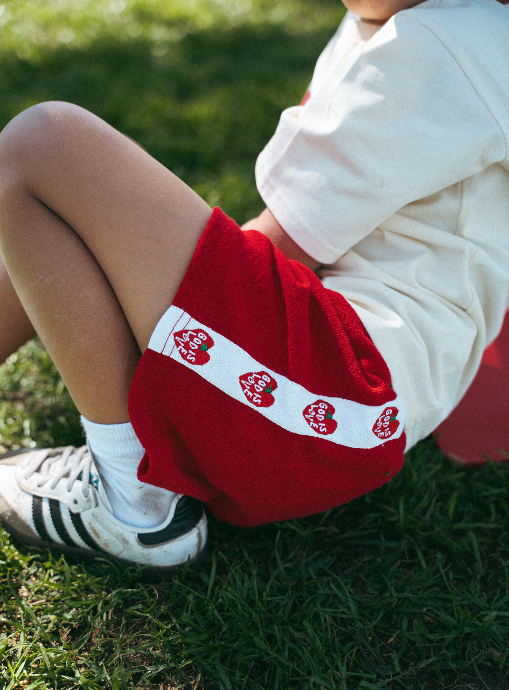 God is love shorts - Red